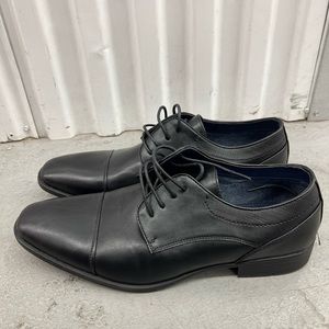 Steve Madden Black Leather dress shoes Size 11